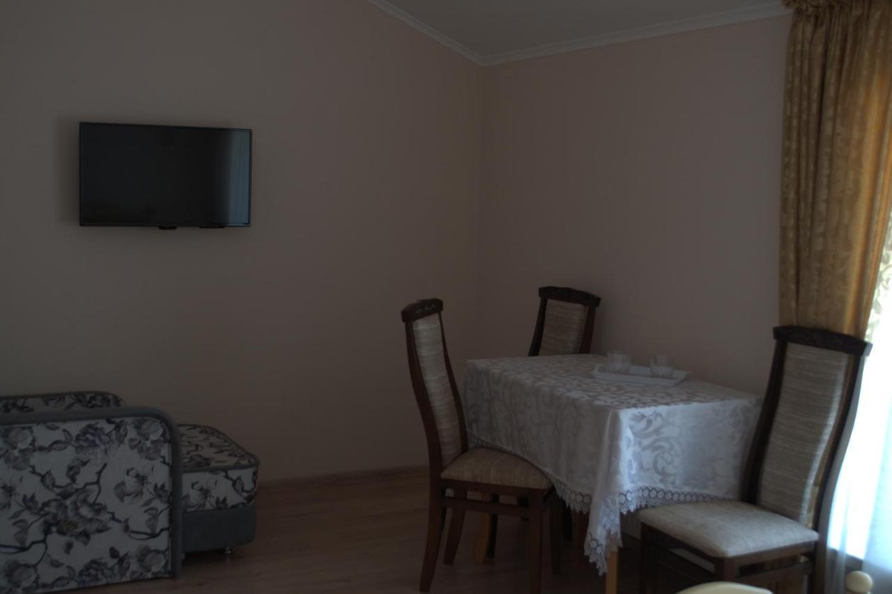 Guest House 12 Mesyatsev Τσορνομόρσκ Εξωτερικό φωτογραφία