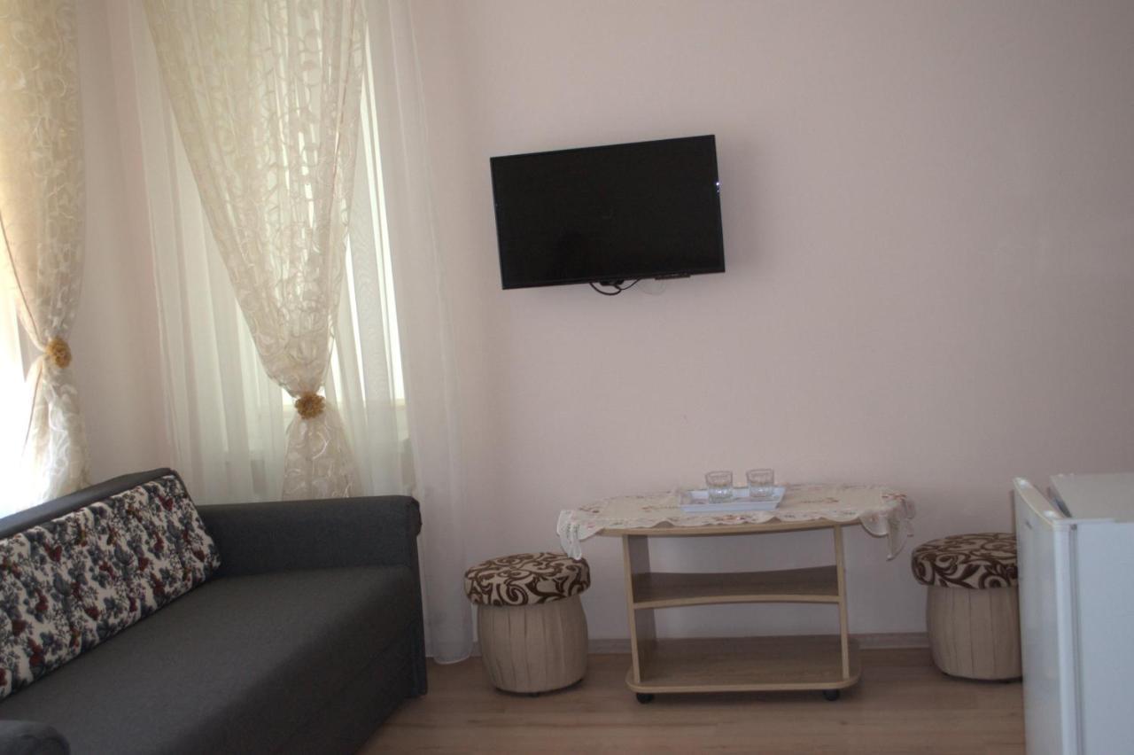 Guest House 12 Mesyatsev Τσορνομόρσκ Εξωτερικό φωτογραφία