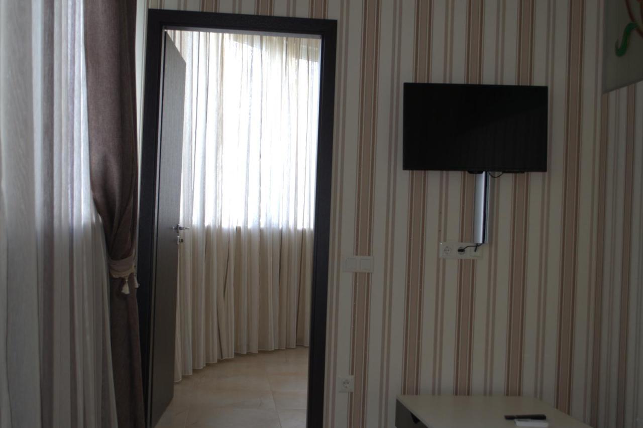 Guest House 12 Mesyatsev Τσορνομόρσκ Εξωτερικό φωτογραφία