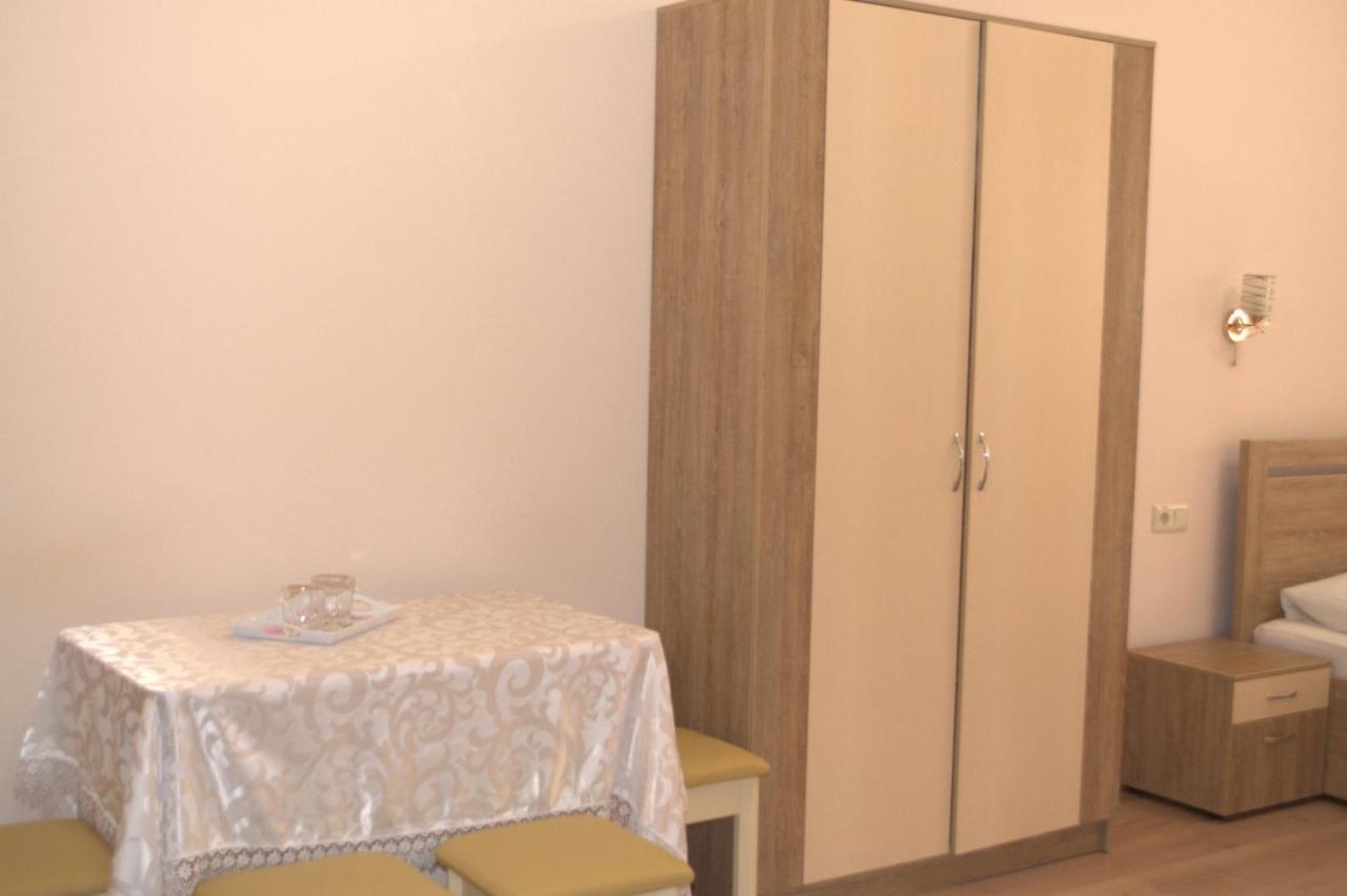 Guest House 12 Mesyatsev Τσορνομόρσκ Εξωτερικό φωτογραφία