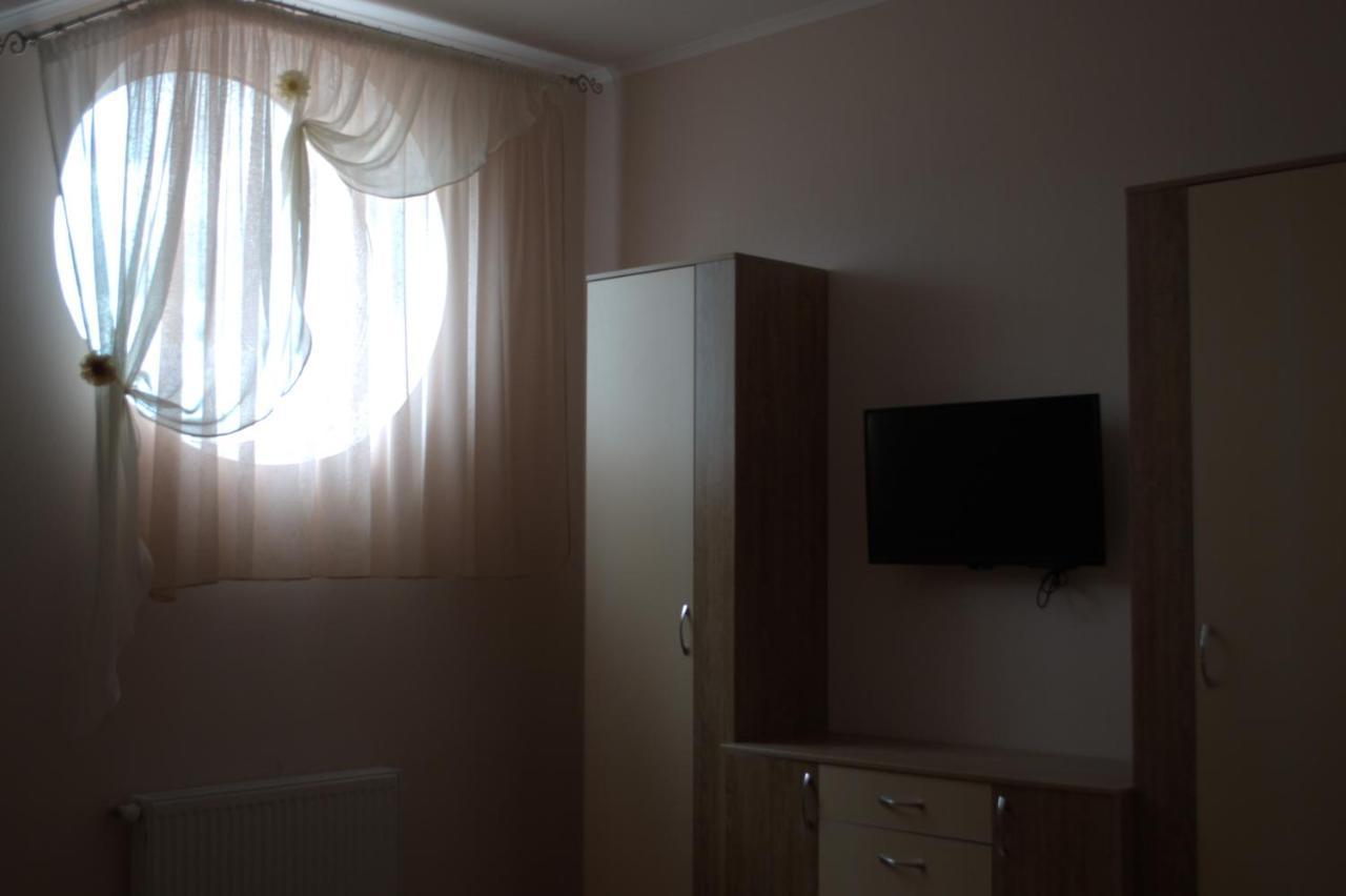 Guest House 12 Mesyatsev Τσορνομόρσκ Εξωτερικό φωτογραφία