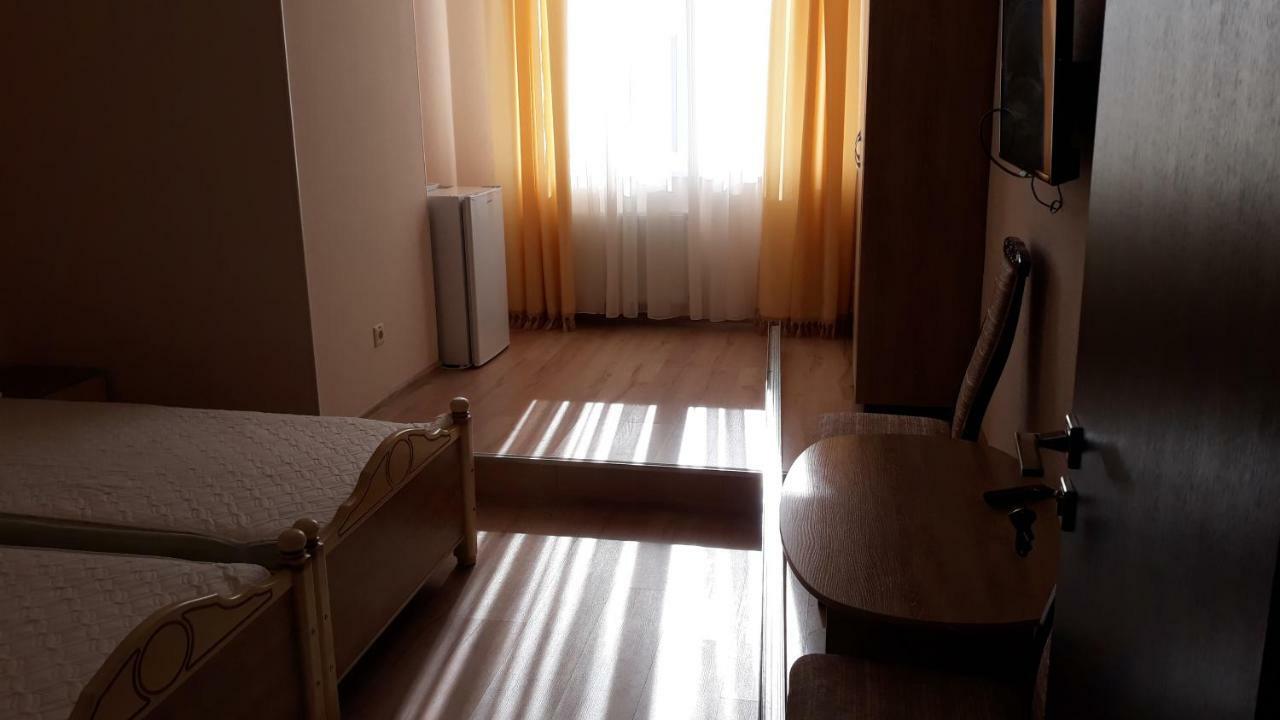 Guest House 12 Mesyatsev Τσορνομόρσκ Εξωτερικό φωτογραφία