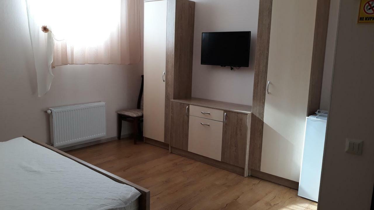 Guest House 12 Mesyatsev Τσορνομόρσκ Εξωτερικό φωτογραφία